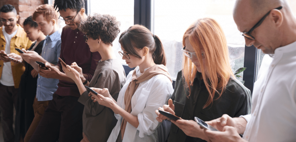 How Do People Use Virtual Assistants on Their Smartphones